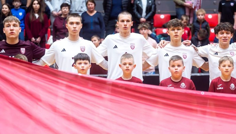 Latvijas U19 telpu futbolisti izšķirošajā mačā piekāpjas Slovēnijai