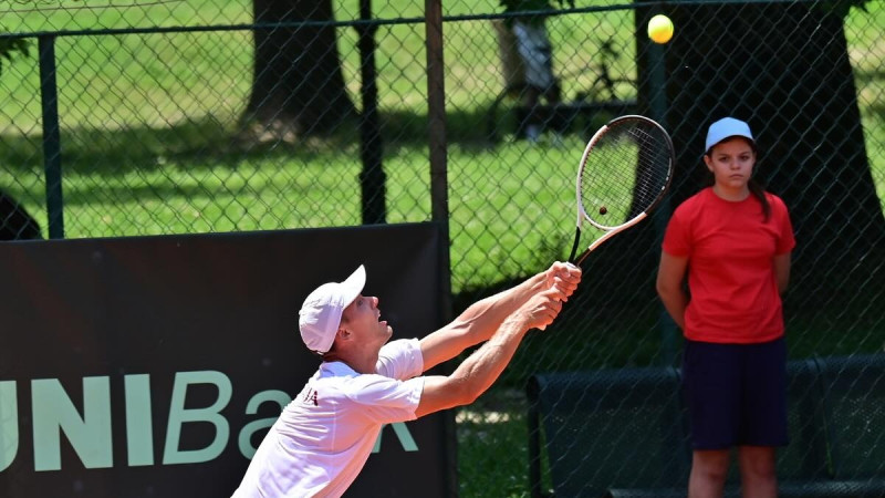 Štrombahs piekāpjas laukuma saimniekam Francijas "Challenger" ievadā
