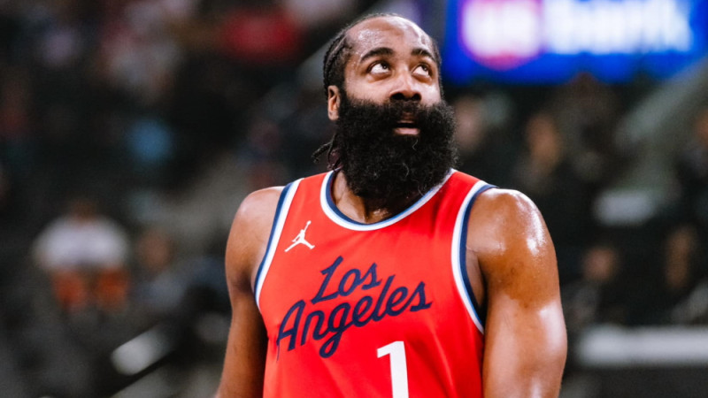 Bārda tiek pie 81 miljona no "Clippers", "Bucks" patur Portisu