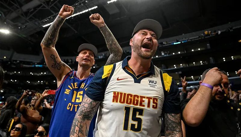 NBA dvīņi Morisi uz boksa cīņu izaicina Jokiča brāļus