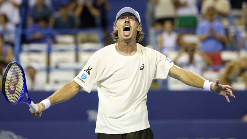 Frics, De Minors un Šeltons iesoļo Toronto "Masters" trešajā kārtā