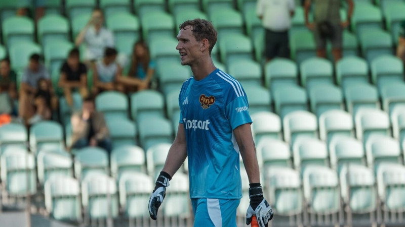 Matrevics tiek apšaudīts un ielaiž trīs bumbas pret tiešo sāncensi