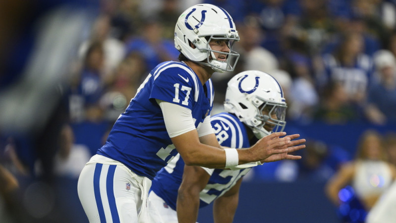 Talantīgais Ričardsons kapitulē, sezonu kā "Colts" pirmais numurs sāks Džounss