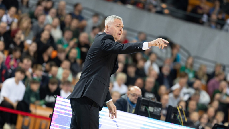 Bagatskis izkuģo cauri Neptūna un Lomaža briesmām
