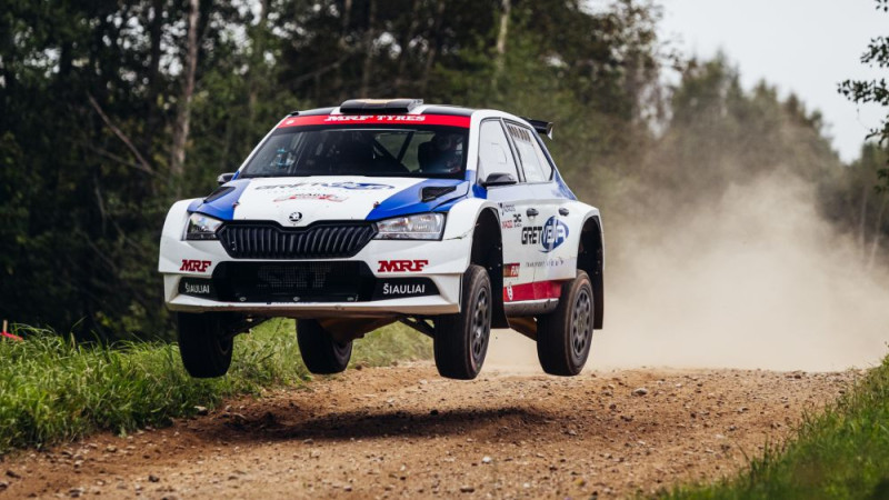 Sesks līderis pēc Aukštaitijas rallija pirmās dienas, Dzenītim liela avārija