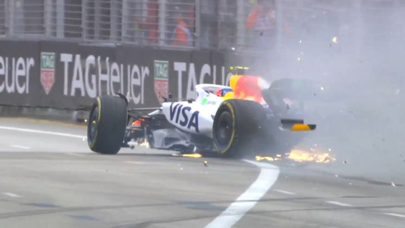 Lovsons atkal avarē, Verstapens ātrākais Singapūras GP trešajā treniņā