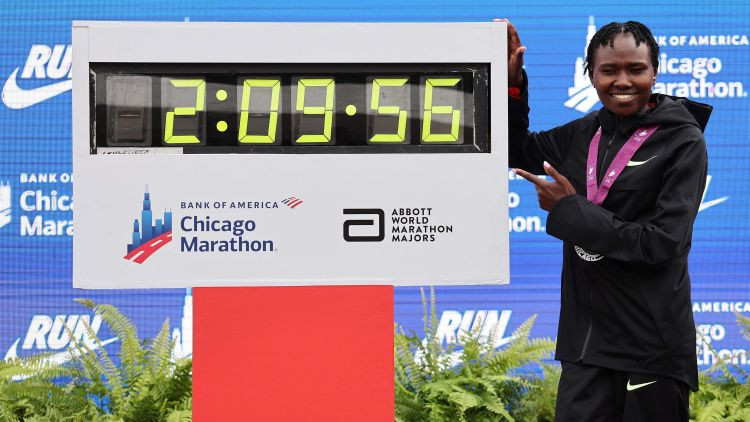 Pasaules rekordiste maratonā par dopinga lietošanu diskvalificēta uz trim gadiem