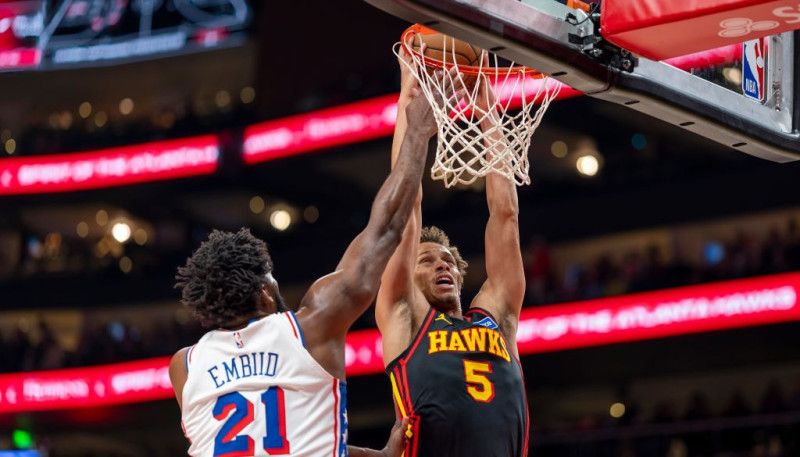 Porziņģa pārstāvētā "Hawks" savā laukumā pārspēj Embīdu un "76ers"