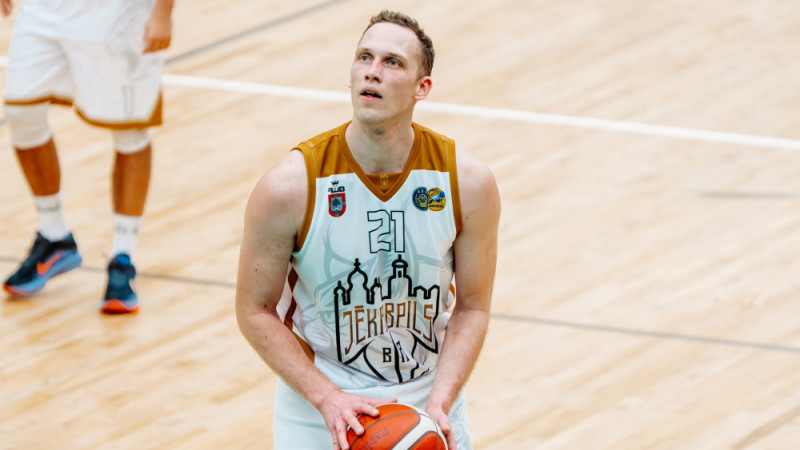 "Jēkabpilij" dižs pirmais puslaiks, bet Nelsons pavērš kausa spēli par labu "Ogrei"