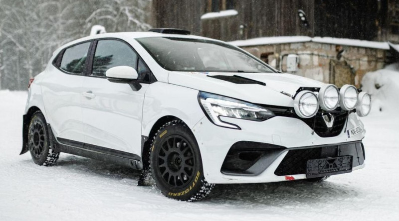 Emīls Blūms rallijā Alūksne debitēs kā stūrmanis