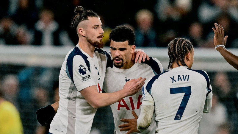 Solankes filigrānie vārti ļauj Totenhemai izraut punktu pret vicelīderiem