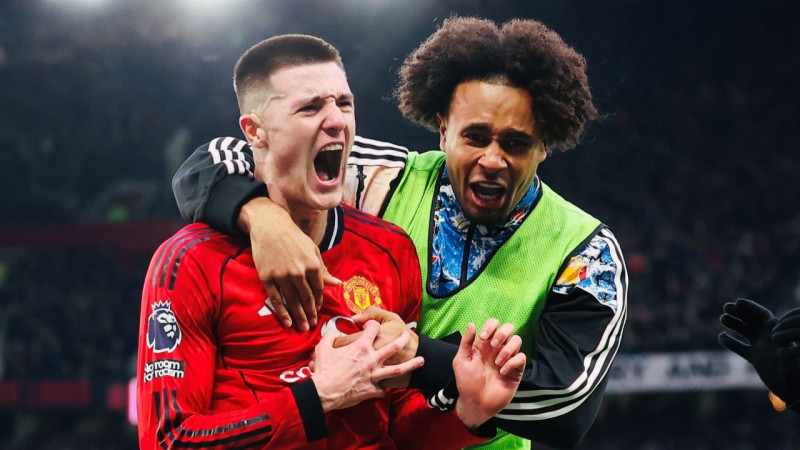 Kerika vadītā ''United'' trillerī turpina uzvaru sēriju, ''Aston Villa'' zaudē vairākumā