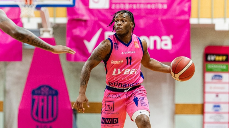 "Rīgas Zeļļi" šķiras no diviem leģionāriem