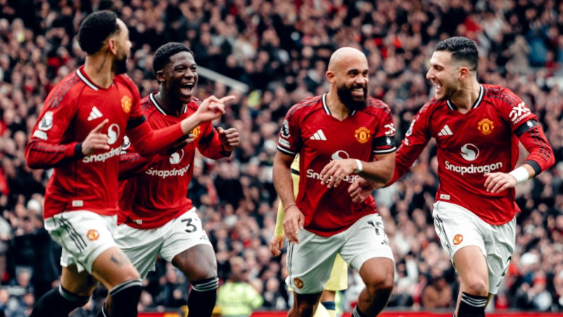 Mančestras ''United'' izcīna ceturto uzvaru pēc kārtas, Palmeram hettriks pirmajā puslaikā