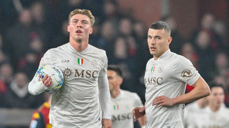 Bijušie Mančestras ''United'' pārstāvji izšķir ''Napoli'' dramatisku uzvaru