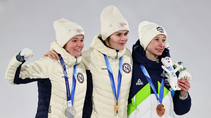 Strēma triumfē arī lielajā tramplīnā, Prevca paliek ar bronzu