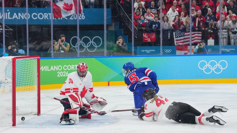 Kapteine galotnē glābj, amerikānietes papildlaikā atgūst olimpiskos laurus