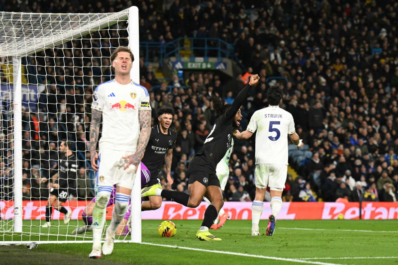 "City" bez Holanna spēj izcīnīt uzvaru Līdsā