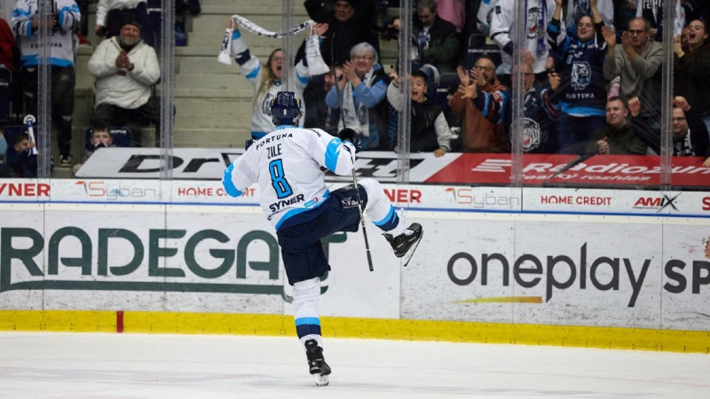 Latvijas izlases hokejisti sakrāj trīs vārtus savstarpējā cīņā, Gudļevskis spīdošs pret Vācijas čempioni