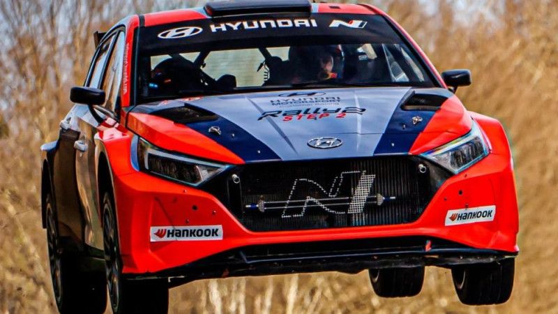 "Hyundai" nākamgad WRC startēs ar "Rally2" auto, ko šobrīd aktīvi testē