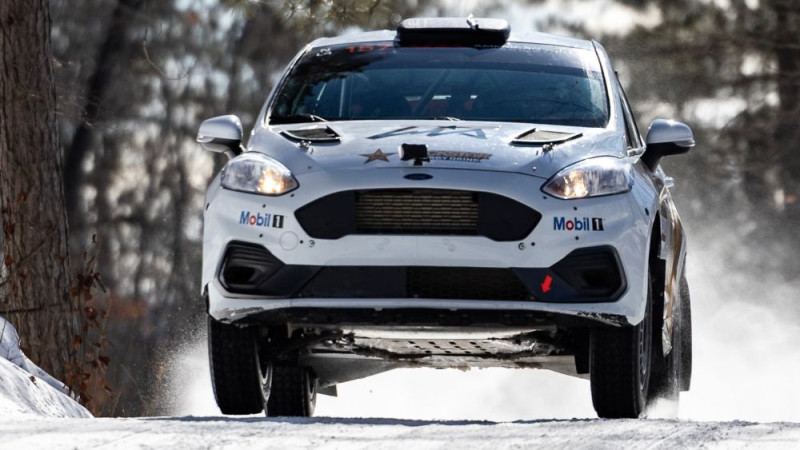 Kena Bloka meita pirmo rallija uzvaru zaudē dažus līkumus pirms finiša