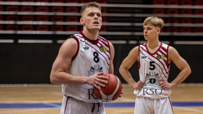 Pamatturnīra uzvarētāji punktu regulārajai sezonai pieliek ar 123 samestiem ačiem