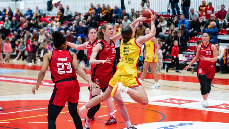 Digna Strautmane un Ketija Vihmane izsper pirmo "play-off" spundi