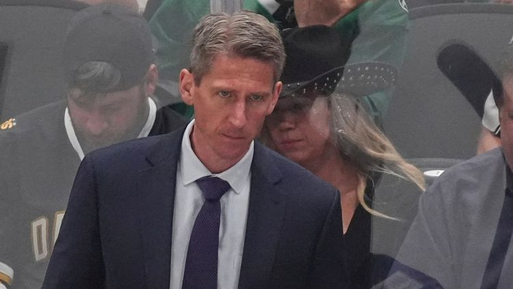 Pirmajā kārtā izkritusī Edmontonas "Oilers" atbrīvo galveno treneri