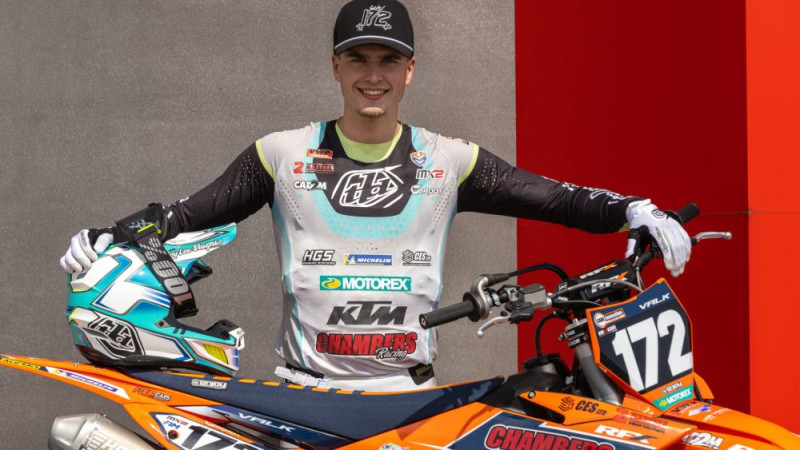 MX2 jaunais talants Valks kritienā lauzis kāju