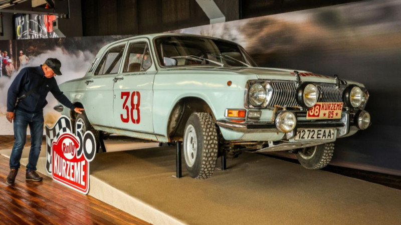 Liepājā durvis vērusi rallija vēstures ekspozīcija "Garāža 1965"