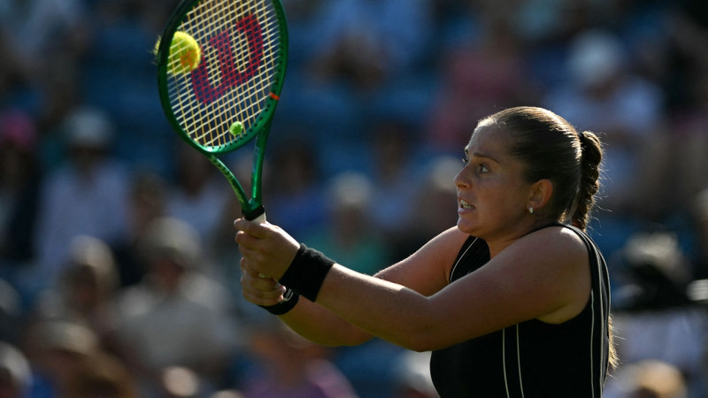 Ostapenko zālāja sezona sākas ar pārliecinošu uzvaru