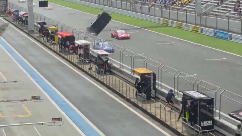 Video: Bijušajam "Red Bull" junioram biedējoša avārija Fudži trasē