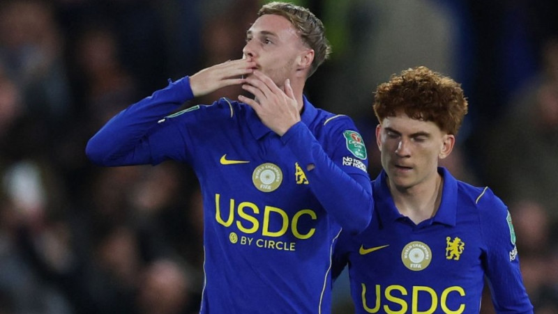 Veterānam Velbekam divi vārti, ″Chelsea″ uzvar deviņu bumbu uguņošanā Līgas kausā