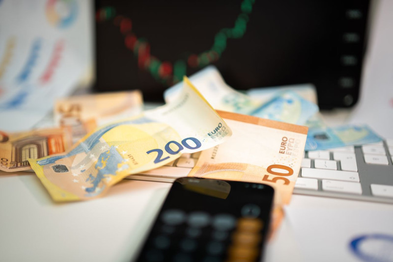Mazā biznesa un personīgo finanšu higiēna: Kā nodalīt kontus un likt brīvajiem līdzekļiem pelnīt